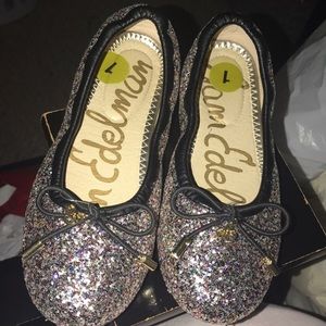Girls’ glitter shoes